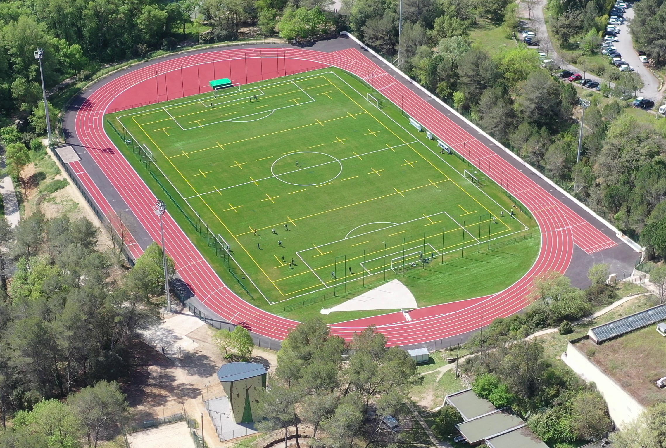 Rénovation des revêtements (stade et piste) du complexe sportif municipal des Bouillides à VALBONNE (06) 2021